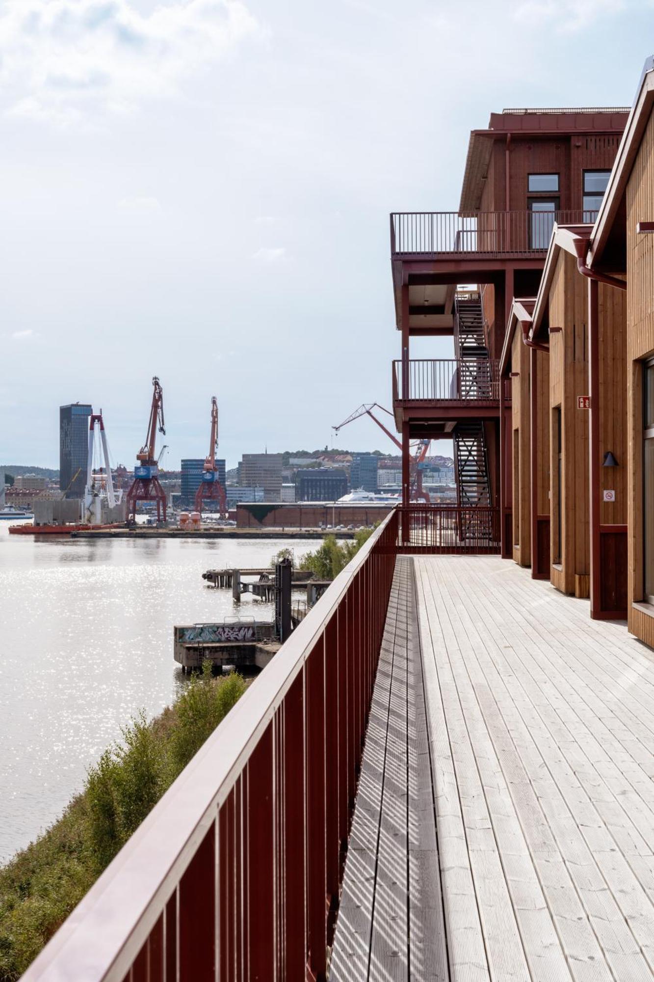 Hotelli Waterfront 4*