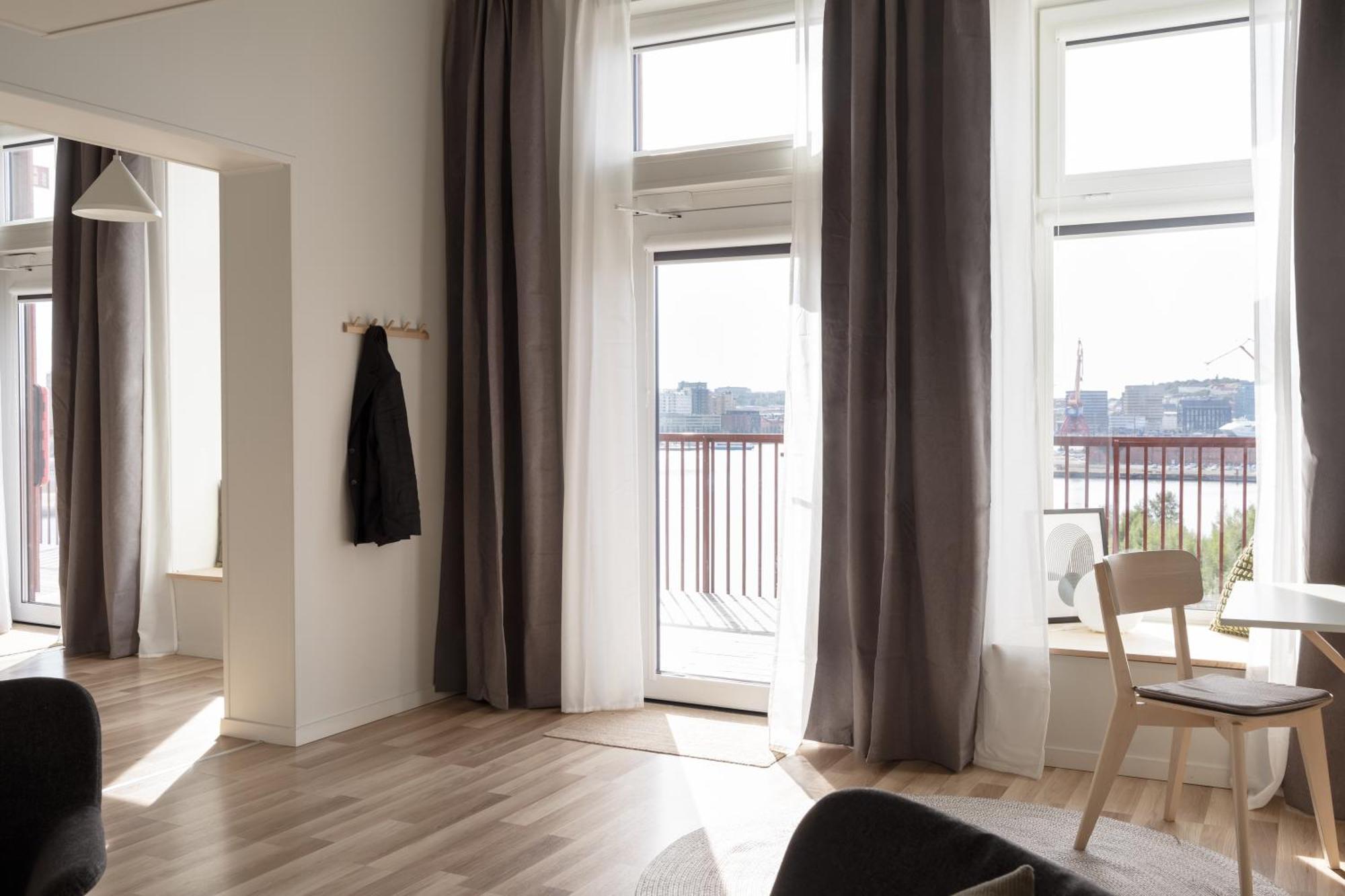 Waterfront Hotel 4*